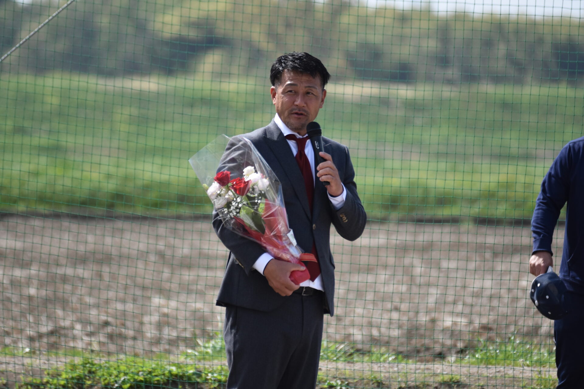 深谷球団会長<br data-eio=