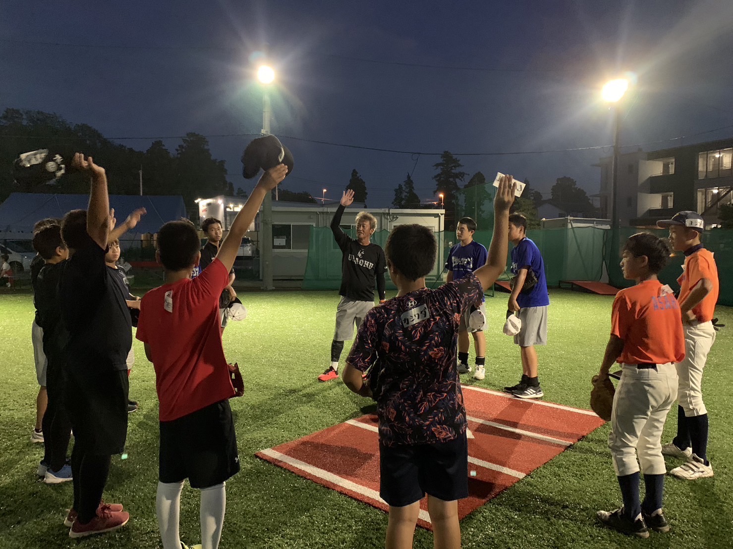 ナイター練習に体験生9名参加しました。_00