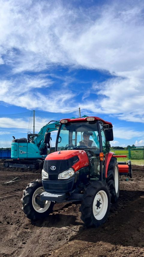 グラウンド大工事中_00