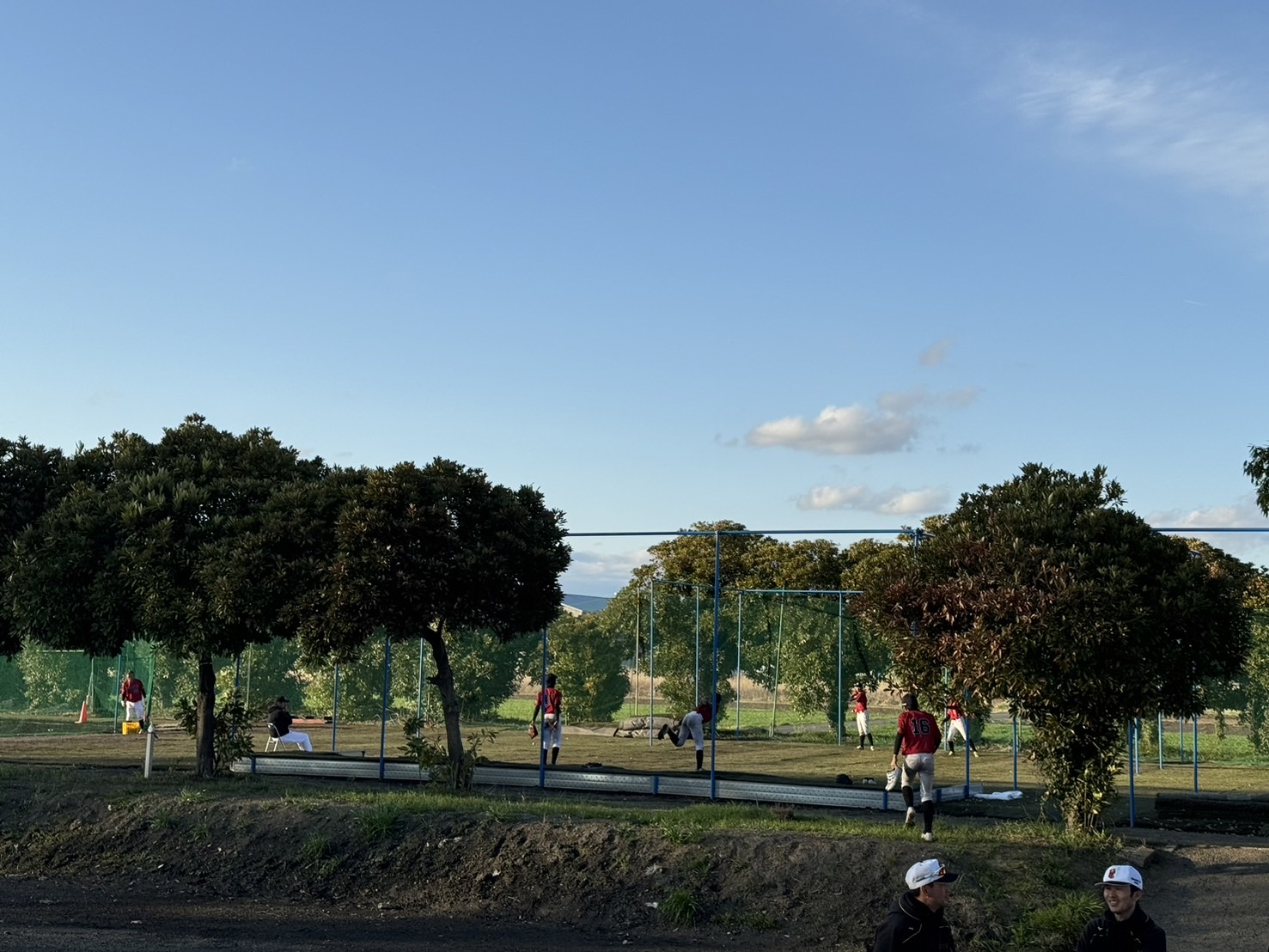 ジュニアメンバー 元気良く野球する_00